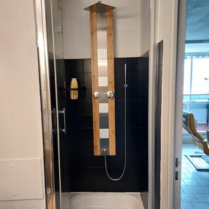 Shower - Nice Apt with pool near the sea (Le Grau-du-Roi)