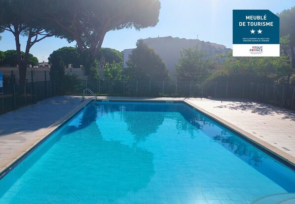 A heated pool - Nice Apt with pool near the sea (Le Grau-du-Roi)