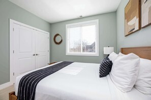 2 bedrooms, desk, iron/ironing board, travel cot