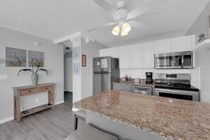 Fridge, microwave, stovetop, dishwasher