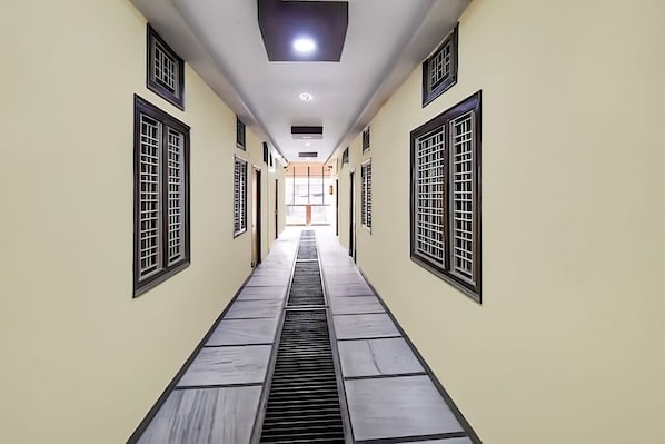 Basic Double Room | Living area