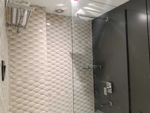 Deluxe Double Room | Bathroom
