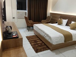 Executive Double Room, Balcony | Free WiFi
