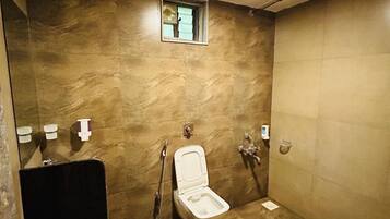 Standard Room | Bathroom | Towels, soap, shampoo