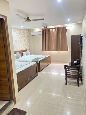 Family Room | Free WiFi