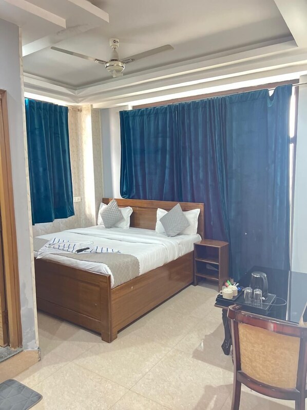 Deluxe Room | Free WiFi - Paradise Inn (Dehradun)