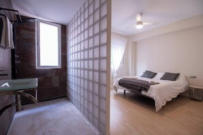 2 chambres, fer et planche à repasser, lit parapluie, Wi-Fi gratuit
