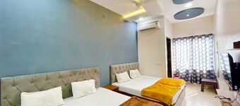 Tirupati Palace-near Mahakaleswar Temple