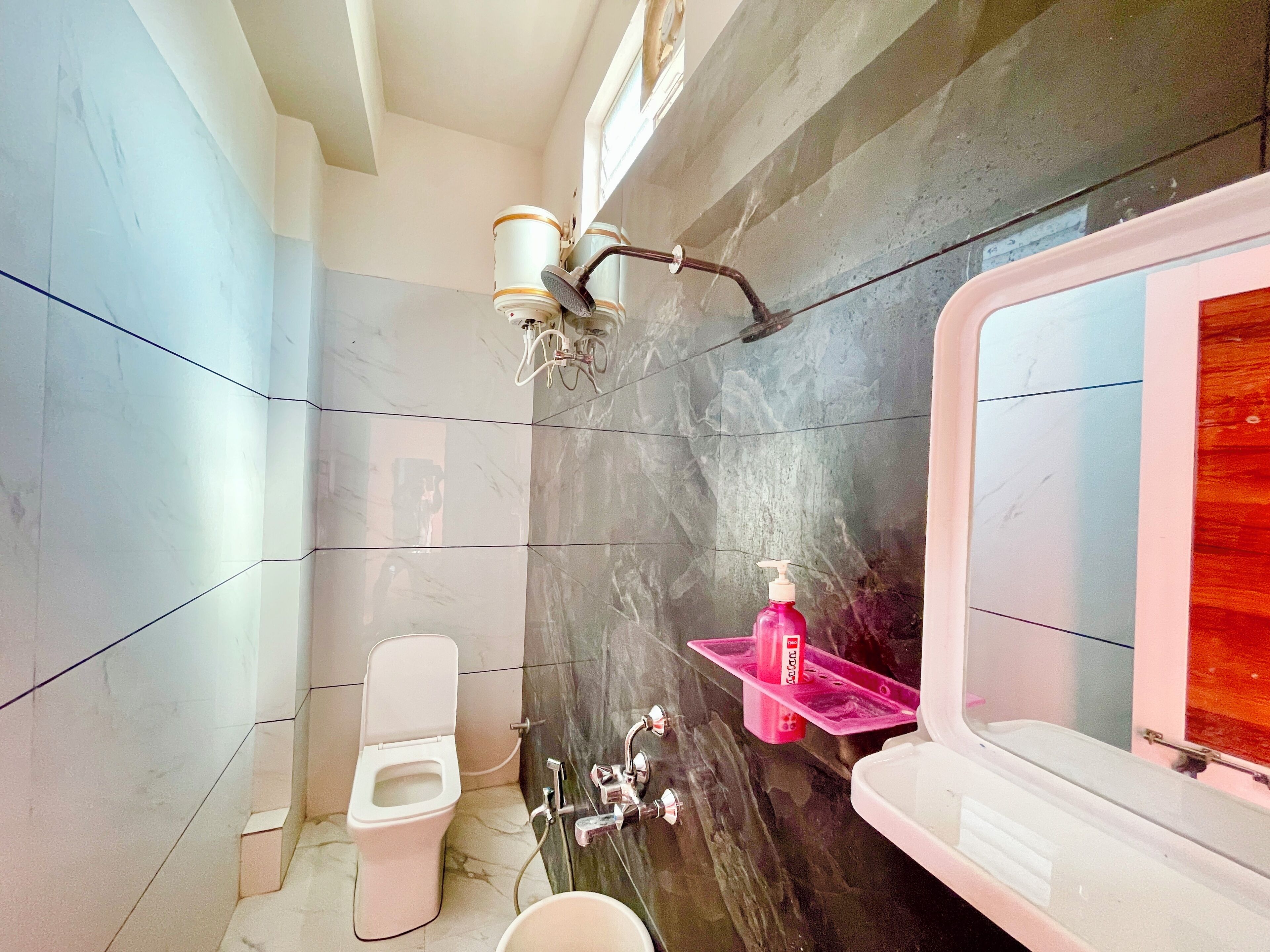 Ducha, cabezal de ducha con hidromasaje, bidet, jabón