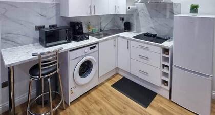 Very Cosy & Lovely 1 Bed Garden Apartment