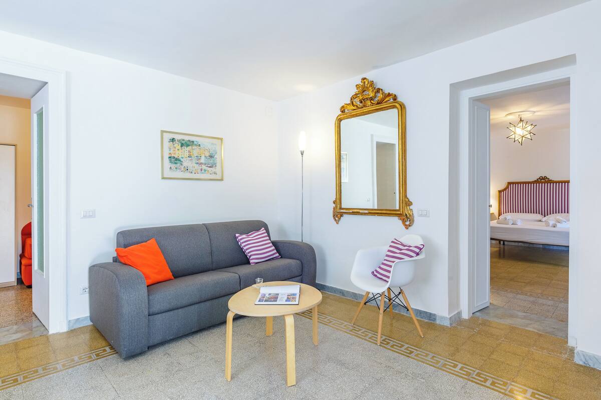 Apartment (2 Bedrooms) | Living area
