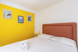 2 bedrooms, bed sheets - Romantic Place with Pines, cats and Stunning view (Naples)