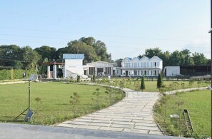 Front of property - Hotel Kashi Cottage Varanasi (Varanasi)