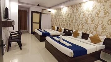 Family Room | Egyptian cotton sheets, premium bedding, down comforters