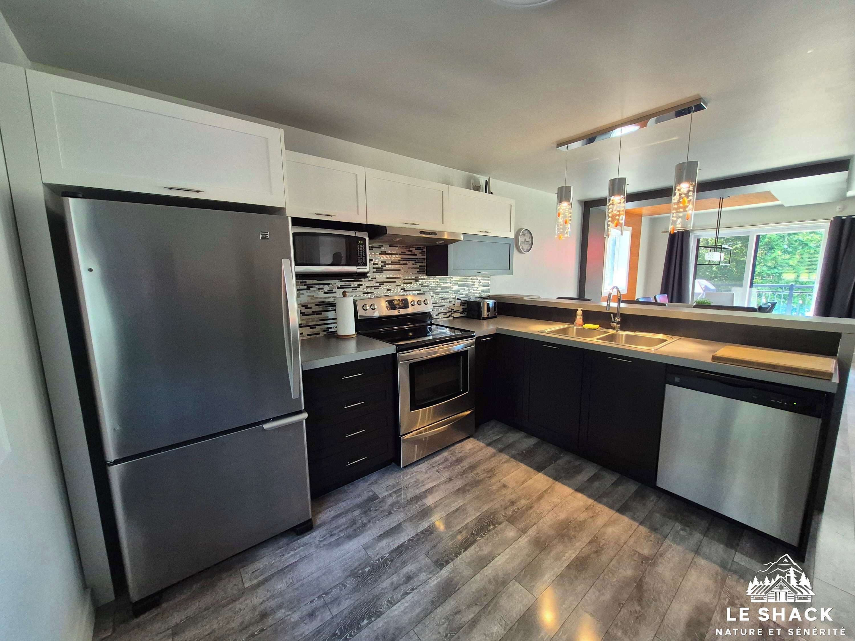 Refrigerador, microondas, horno y parrilla de estufa 