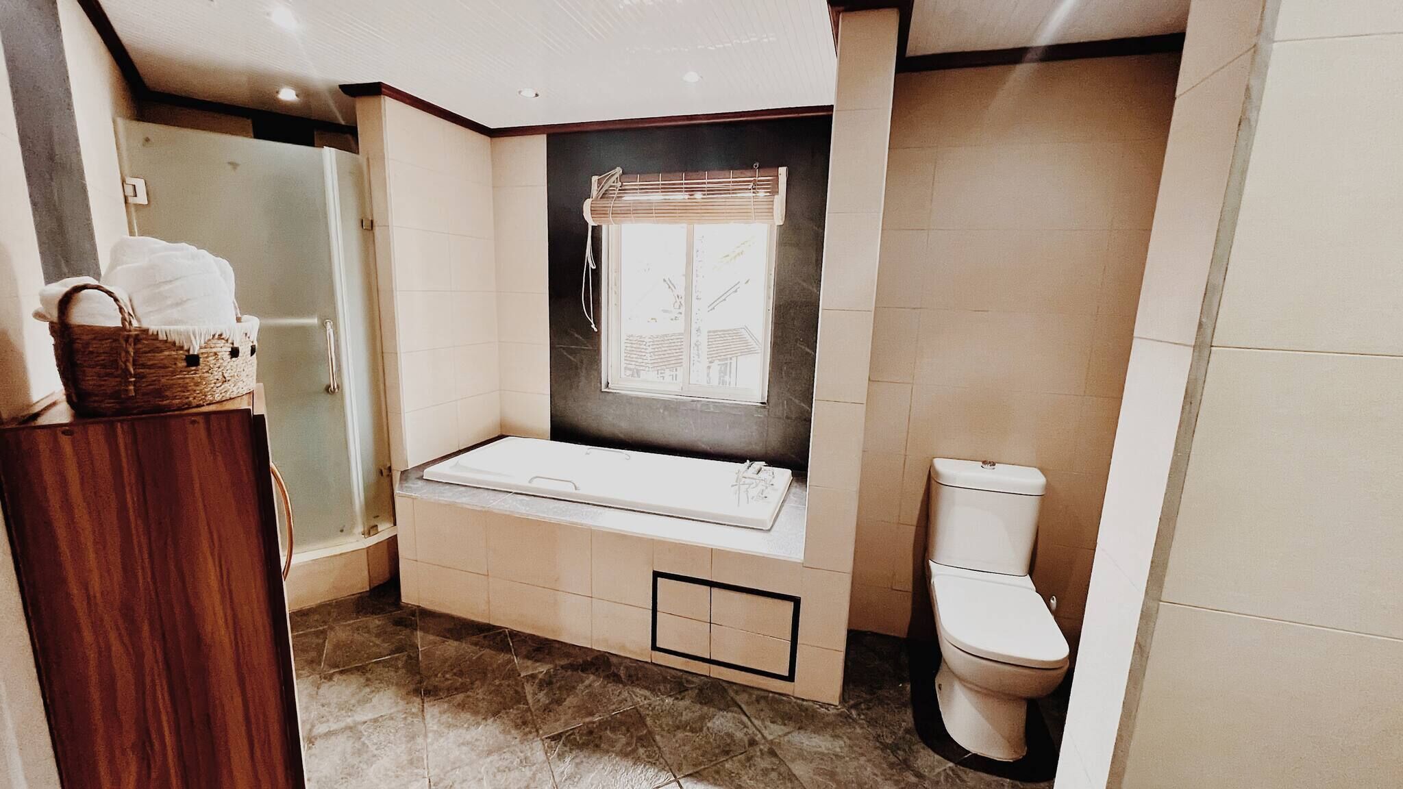 Apartment, 2 Bedrooms, Smoking, Balcony | Bathroom amenities | Toilet paper