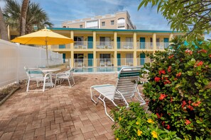 Outdoor dining - Waterfront Treasure Island Resort Heated Pool (Treasure Island)