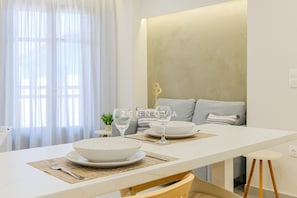 Apartamento luxo, vista para a cidade | Sala de jantar