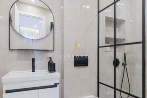 Deluxe-Apartment, Stadtblick | Badezimmer