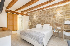 2 habitaciones, tabla de planchar con plancha, wifi y ropa de cama 