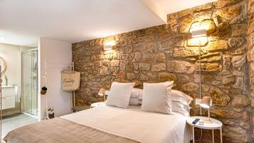 1 dormitorio, tabla de planchar con plancha, wifi y ropa de cama