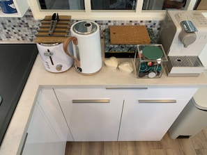 Mikrowelle, Ofen, Herdplatte, Geschirrspüler