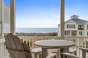 Outdoor dining - Lively Up Yourself One (Ocean Isle Beach)