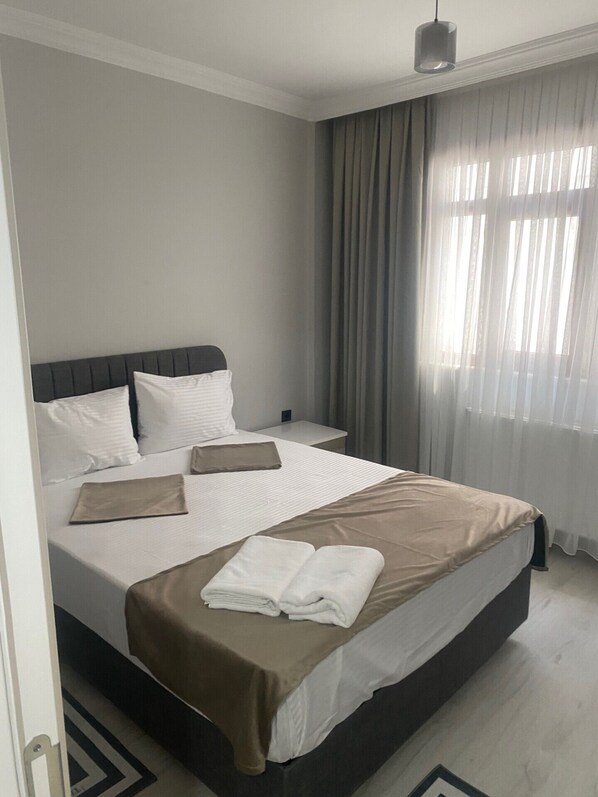 1 bedroom, iron/ironing board, internet, bed sheets