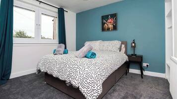 2 quartos, ferros/tábuas de passar roupa, Wi-Fi, roupa de cama