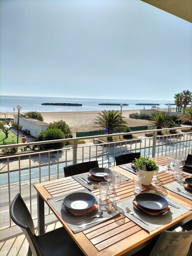 The sea in the living room, cozy sea view apartment!