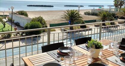 The sea in the living room, cozy sea view apartment!