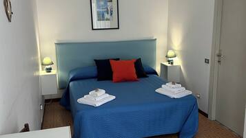 3 chambres, fer et planche Ă repasser, draps fournis