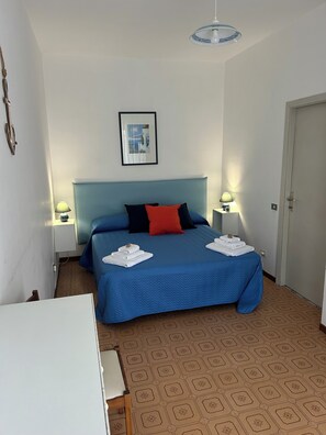 3 bedrooms, iron/ironing board, bed sheets