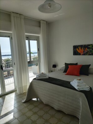 3 soverom, strykejern/-brett og sengetøy