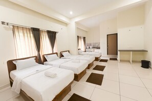 Family Quadruple Room | Egyptian cotton sheets, premium bedding, memory foam beds - Savi Service Apartments (Chikkamagaluru)