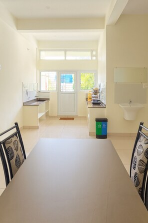 Superior Apartment | Egyptian cotton sheets, premium bedding, memory foam beds, bed sheets