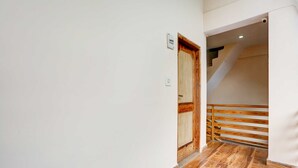 House | Interior - Collection O Aleo Near Mall Road (Manali)