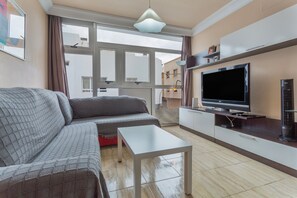 Fernseher, DVD-Player, Stereoanlage