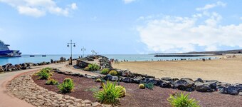 Vacation 'Pto Rosario 4pax' with Wi-Fi