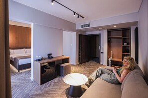 Doppia familiare, balcone | Una cassaforte in camera, ferro/asse da stiro, Wi-Fi gratuito