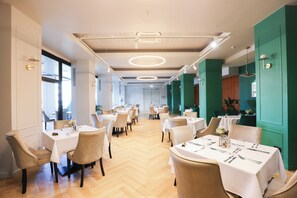 Restaurant - Grand Hotel Coroana (Bistrița)