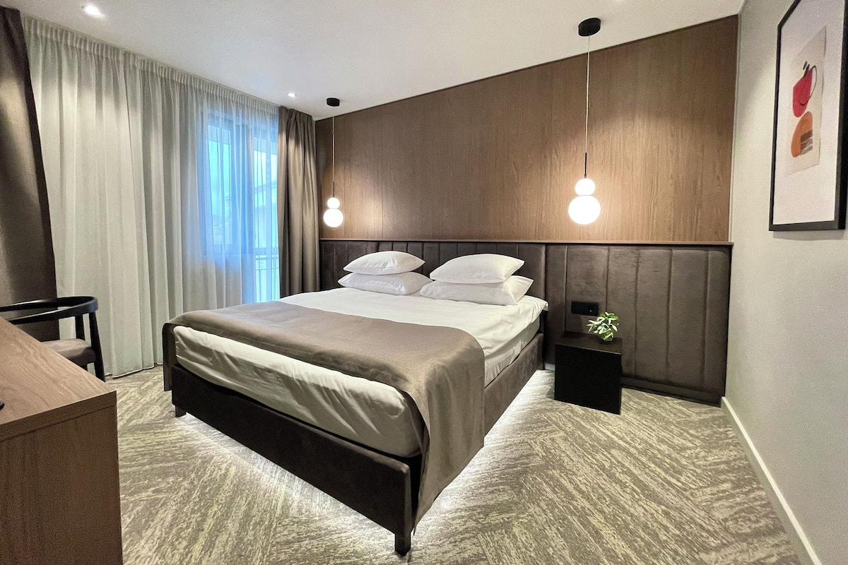 In-room safe, iron/ironing board, free WiFi