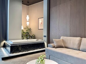 Apartamento Deluxe, balcón, vistas a la ciudad | Caja fuerte, tabla de planchar con plancha, wifi gratis