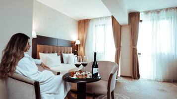 Double Room, Balcony | In-room safe, iron/ironing board, free WiFi