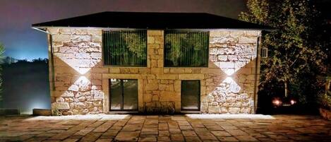 المنشأة من الخارج