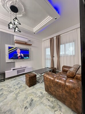 Apartment, 1 Bedroom, Balcony, City View | Living area