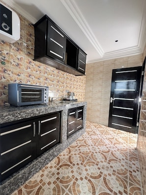 Apartment, 1 Bedroom, Balcony, City View | Private kitchen