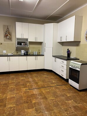 Micro-ondas, fogão, cooktop, lava-louças