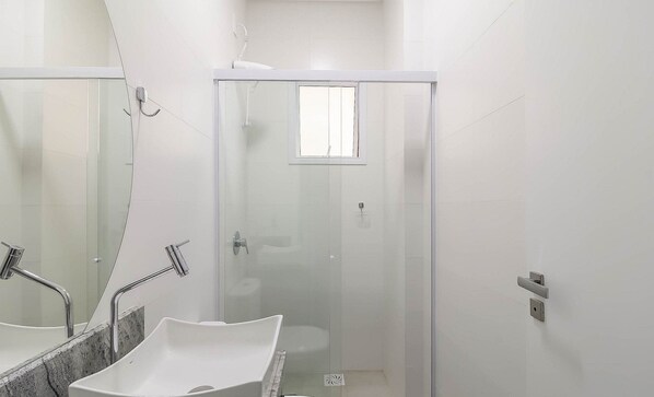 A modern bathroom with a large white sink, a glass shower enclosure, and a small window. - Apartment With Barbecue 600m Beach Etp1002 (Porto Belo)