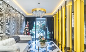 A modern living room with a sofa, a coffee table, and a chandelier. - Apartment With Barbecue 600m Beach Etp1002 (Porto Belo)